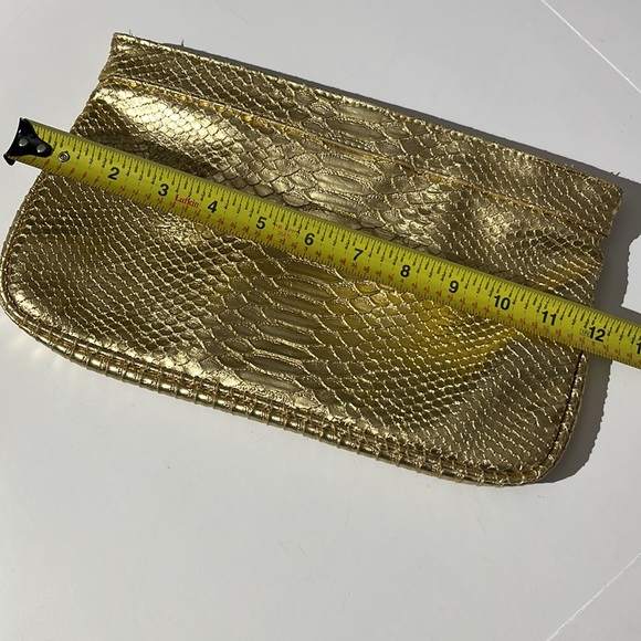 Guess gold metallic snake skin animal print clutch bag purse - Picture 4 of 5